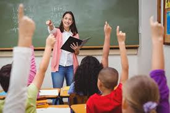 Maestra con niños